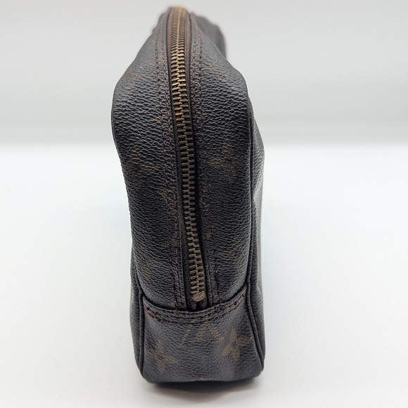 Louis Vuitton Monogram Toiletry Pouch 23 - Picture 5 of 10